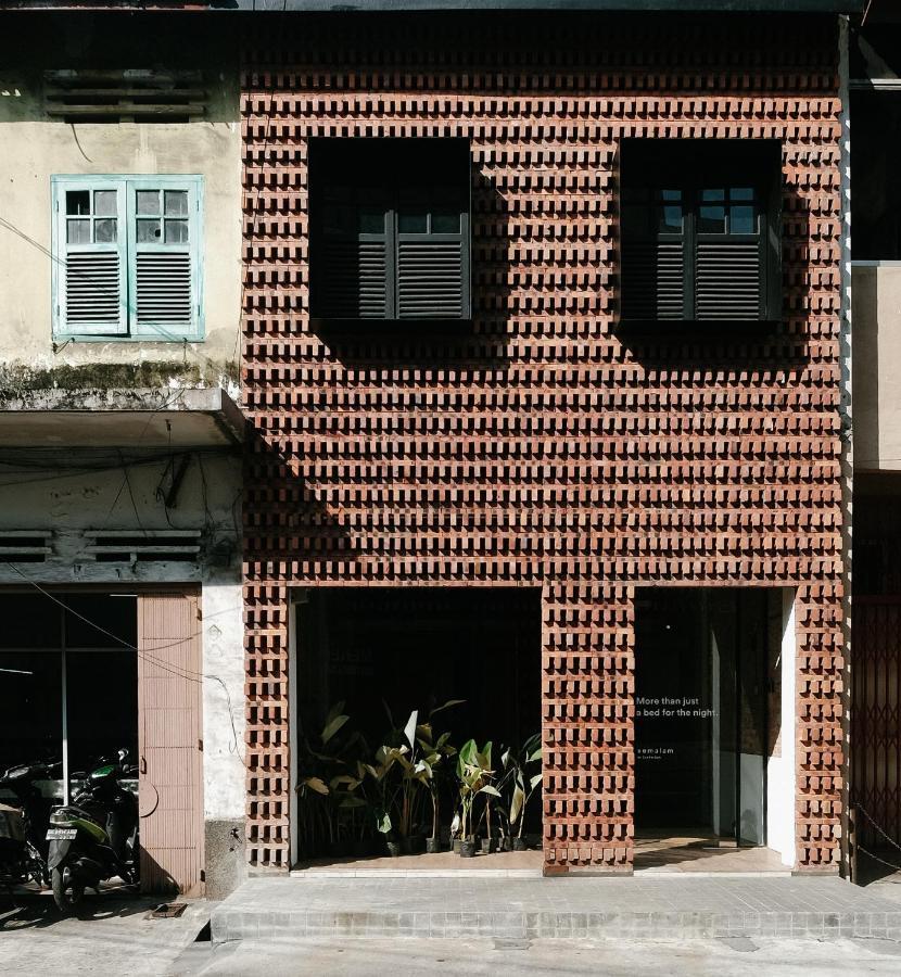 เซมาลัม แอท ซุนยัตเซน Hostel เมดาน ภายนอก รูปภาพ
